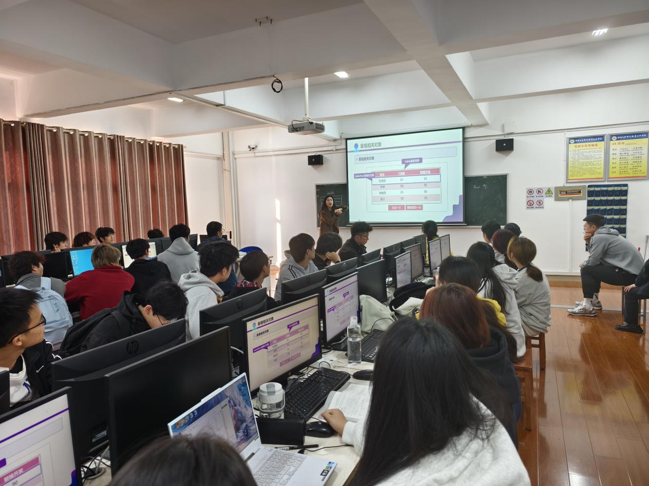 網絡與軟件教研室“三課活動”順利開展，以技術開發與銷售協同共促教學質量提升